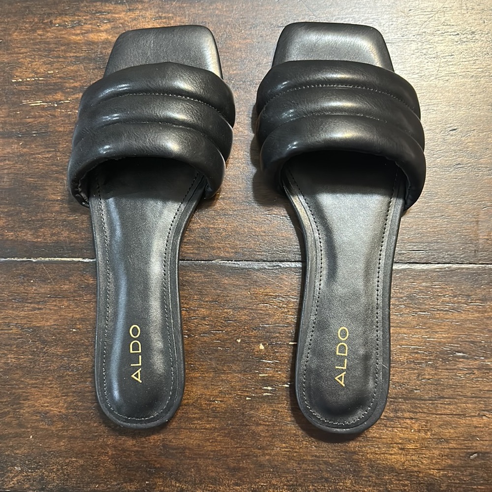 New in box!  ALDO Black Sandals - Size 8-1/2. - Picture 3 of 10